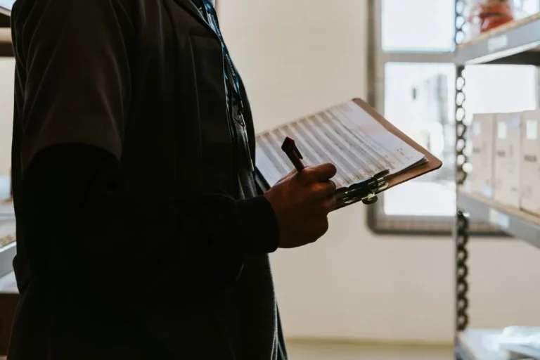 Qual checklist de lubrificantes atende à auditoria BRC?